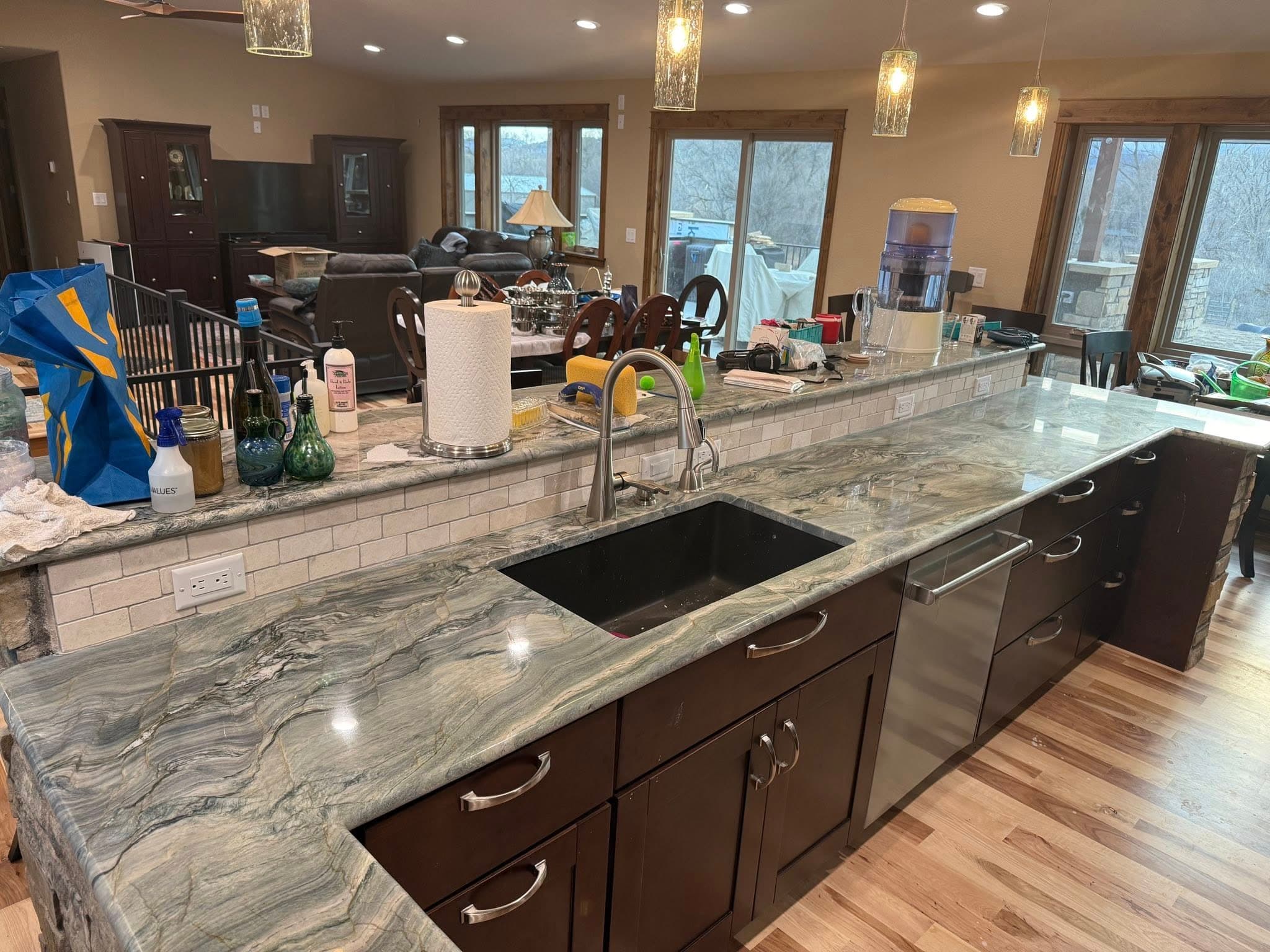 Finished kitchen with stone-pattern countertops